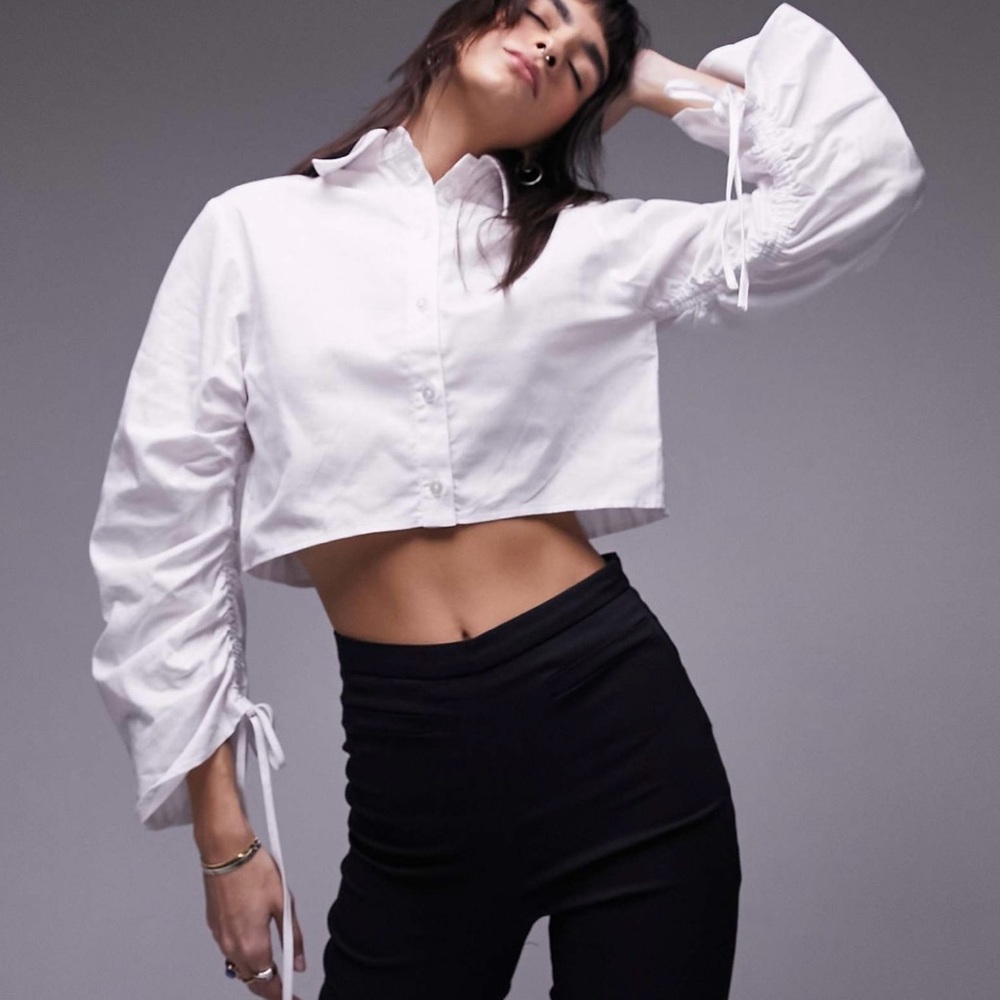 Cropped White Poplin Shirt with Ruched Sleeves | TOPSHOP